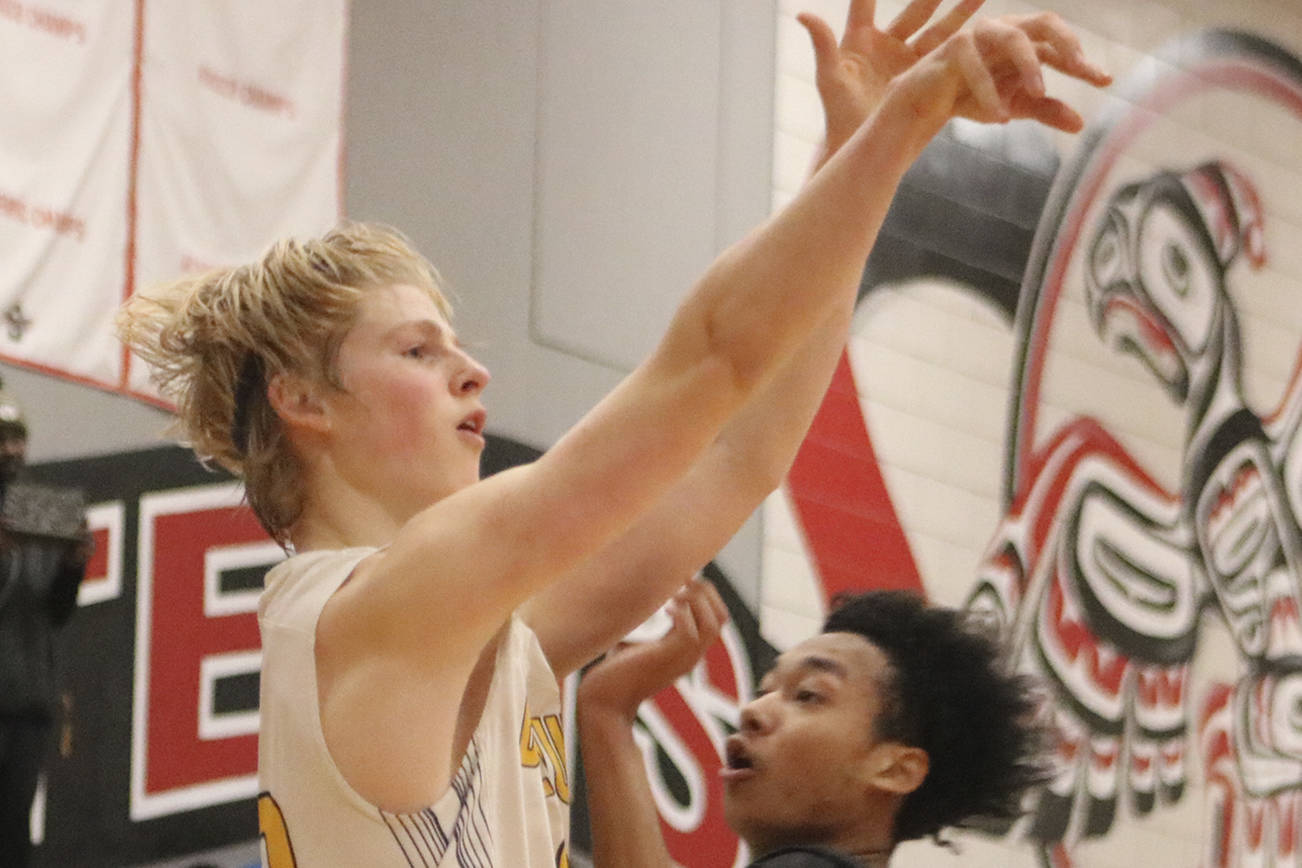 Bellevue boys keep season alive with win over Lake Washington