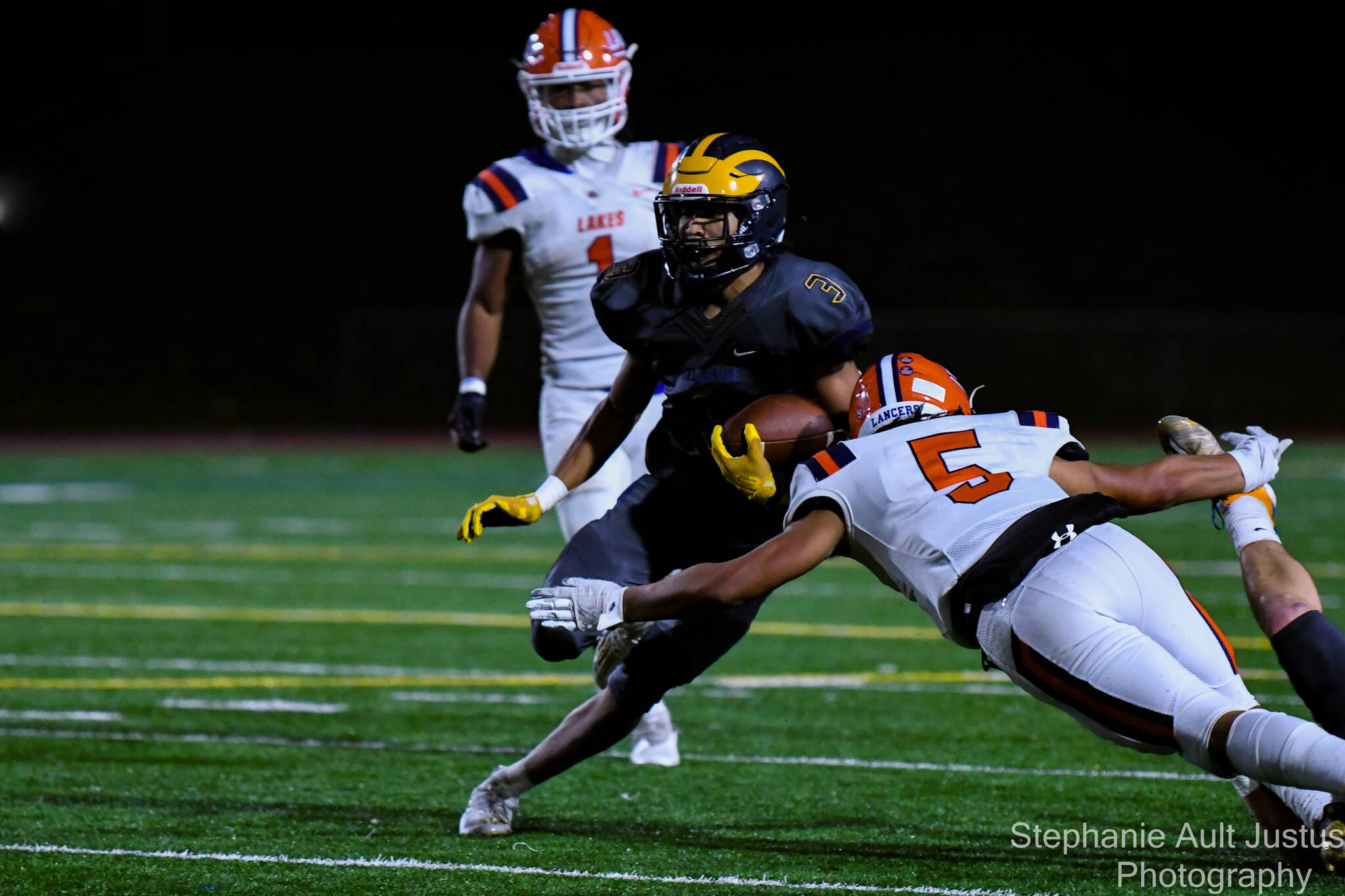 Bellevue’s Ishaan Daniels takes on Lakes’ Chayanne Fonti-Savea while Lakes’ Michael Westbrook looks on during the Wolverines’ 42-21 home victory in 3A state football round of 16 action on Nov. 12. No. 1-seeded Bellevue (11-0) will next host Rainier Beach at 7 p.m. this Friday. Photo courtesy of Stephanie Ault Justus