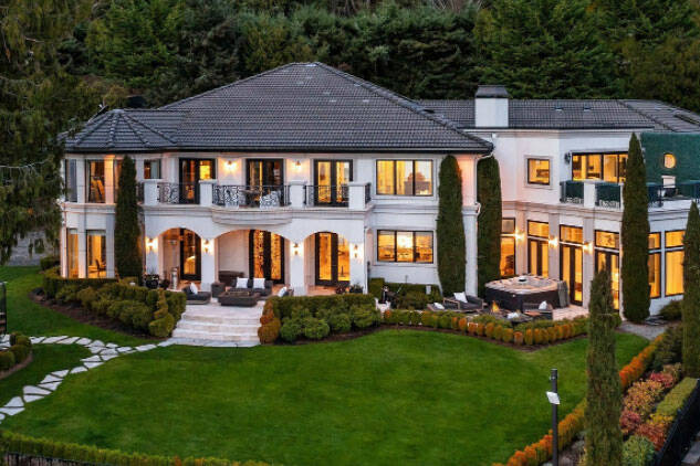 Russell Wilson’s $28 million Lake Washington home (Screenshot from Redfin website)