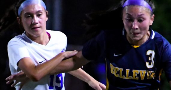 Bellevue junior Lillian McAughan (#3) dribbles the ball against Stadium’s #19. Courtesy of Stephanie Ault Justus.