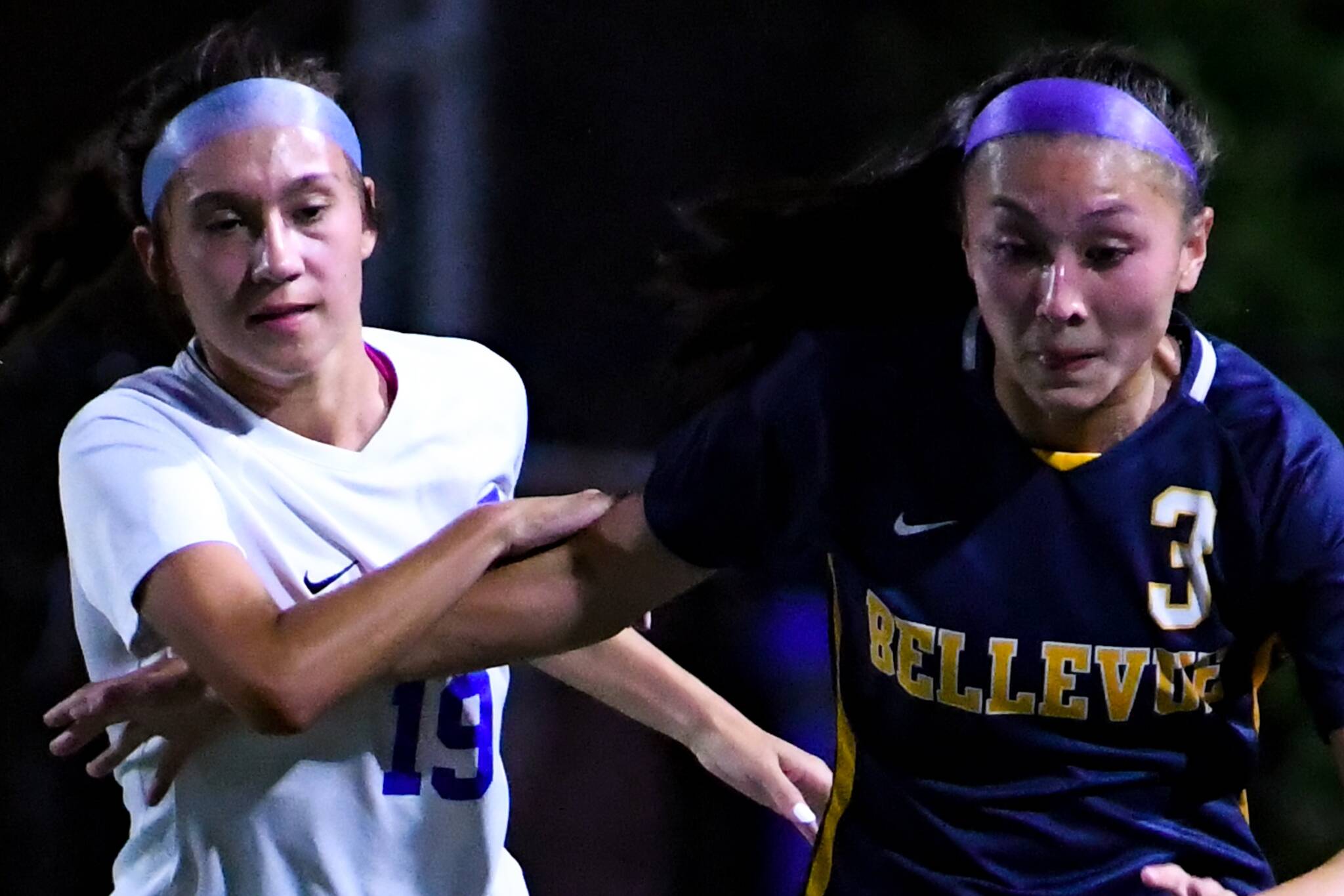 Bellevue junior Lillian McAughan (#3) dribbles the ball against Stadium’s #19. Courtesy of Stephanie Ault Justus.