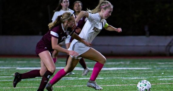 Bellevue High School’s captain Gabi Bede (#7) dribbles the soccer ball past Mercer Island opponent Mia Shanafelt (#13). Courtesy of Stephanie Ault Justus.