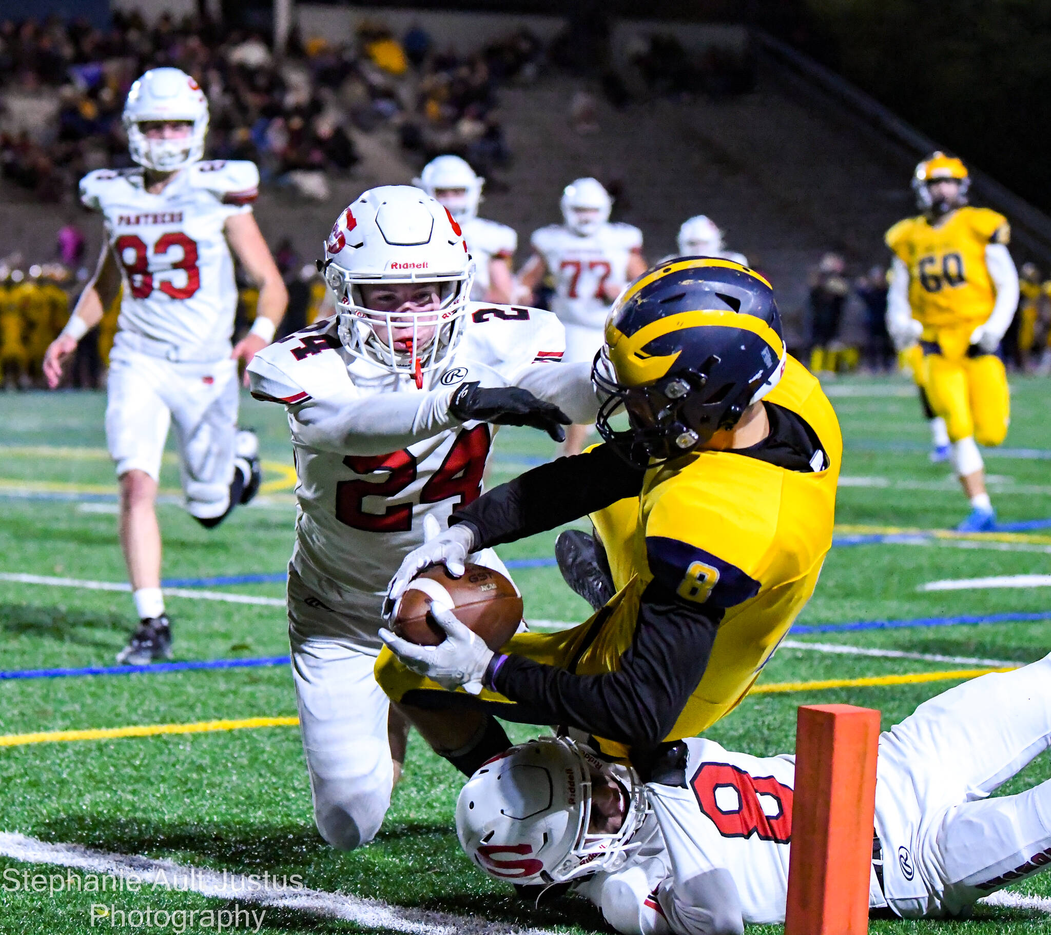 Bellevue junior Cal Zimmerman (#8) scores a touchdown as Snohomish seniors Miles Lamb (#8) and Easton Leonard (#24) attempt to tackle. November 4, 2022. Courtesy of Stephanie Ault Justus.