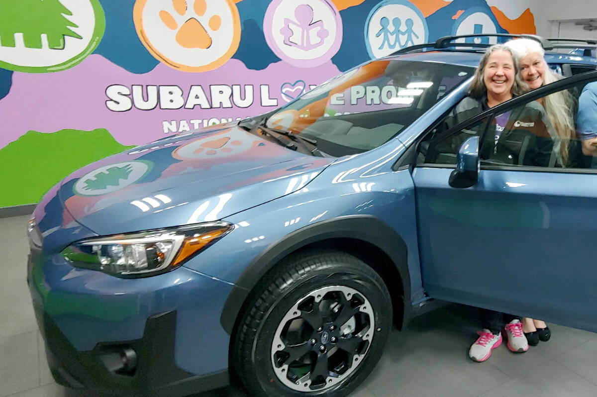 Melissa Bradshaw (left) celebrates her new car purchase with her First Fed banker, Jennifer Barnhart. First Fed photo