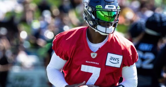 Seahawks QB Geno Smith keeps his eyes down field. (Maria Dorsten Photography)