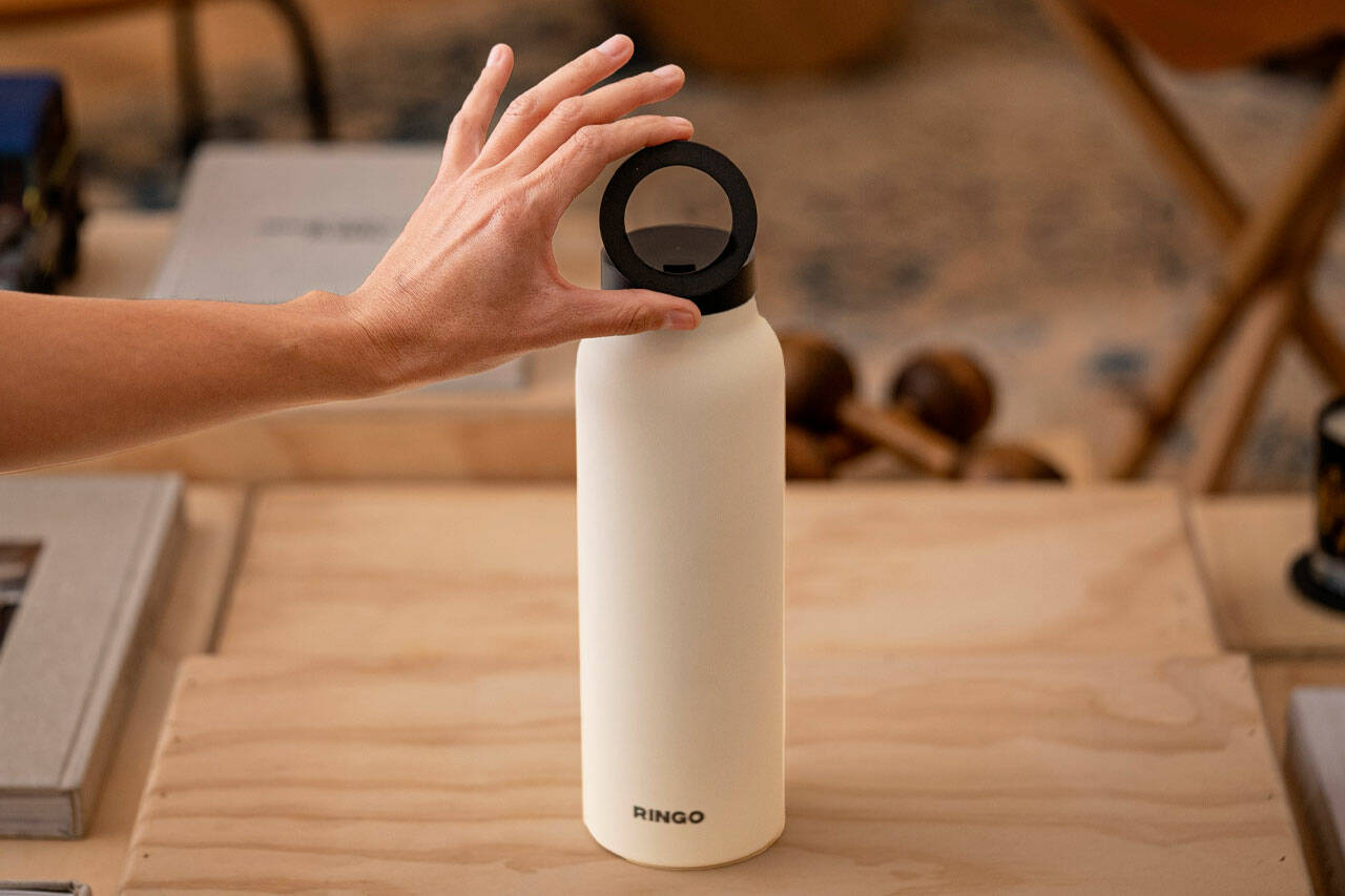 Ringo Water Bottle + Free Magnetic Booster Ring Black / Regular (24oz)