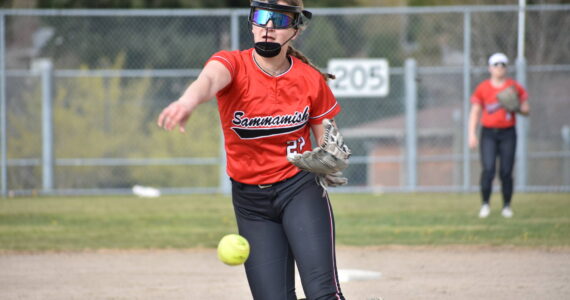 Sydney Ravenscraft pitches at Lindbergh High School for Sammamish. Ben Ray / The Reporter