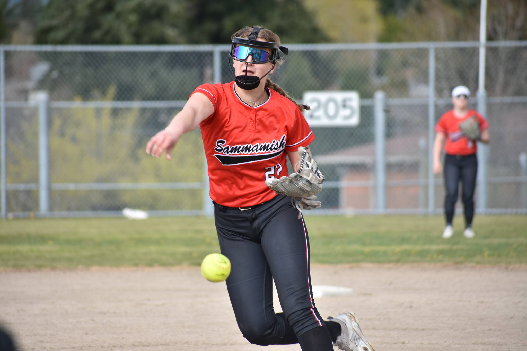 Sydney Ravenscraft pitches at Lindbergh High School for Sammamish. Ben Ray / The Reporter