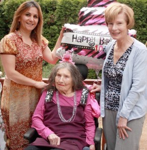Sylvia Wells-Henderson (center) with caregiver Fatemah Monjezi and niece Patricia Aitken.
