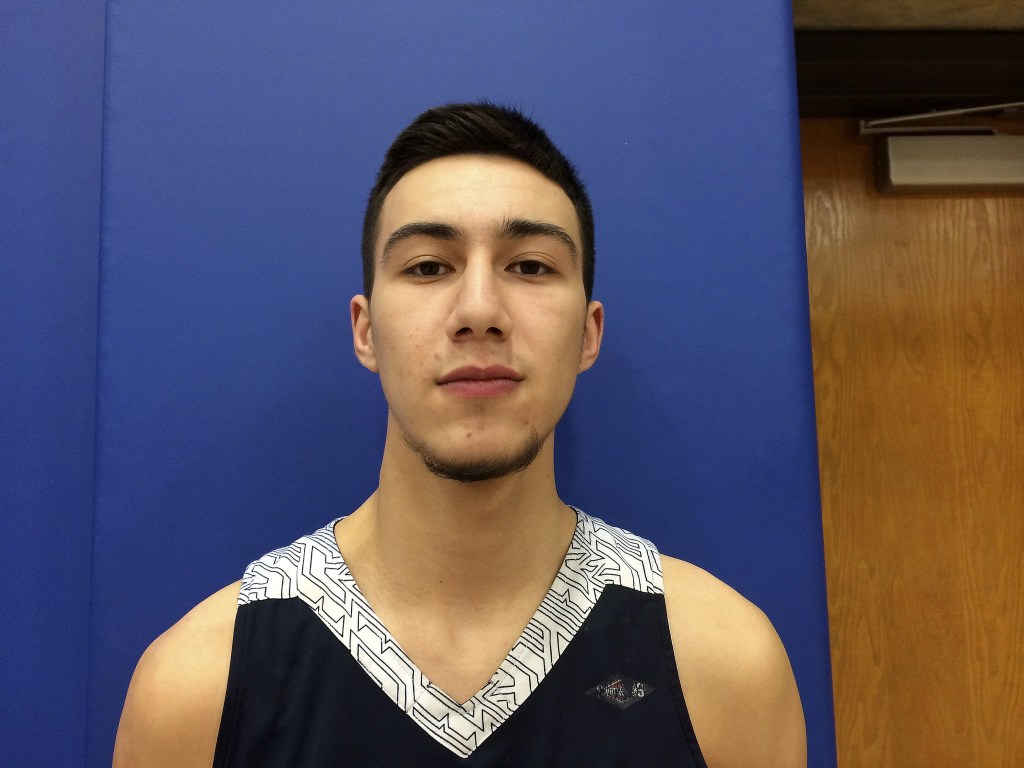 Shaun Scott/staff photo                                Bellevue Bulldogs sophomore Jordan Muir-Keung is averaging 17.59 points per game through 22 games thus far during the 2016-17 season.