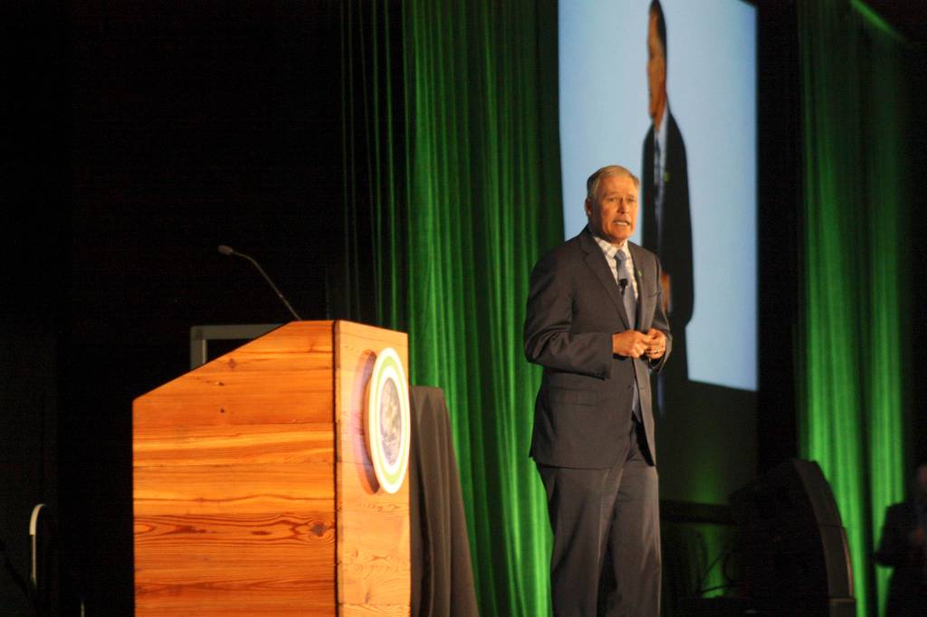 Former Vice President Al Gore and Climate Reality group train 800 leaders