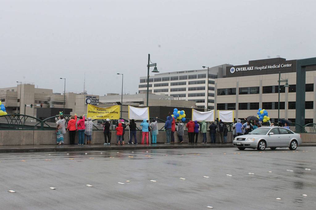 Bellevue Overlake Hospital nurses rally on I-405 overpass for safe patient care
