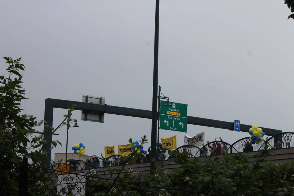 Bellevue Overlake Hospital nurses rally on I-405 overpass for safe patient care