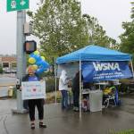 Bellevue Overlake Hospital nurses rally on I-405 overpass for safe patient care