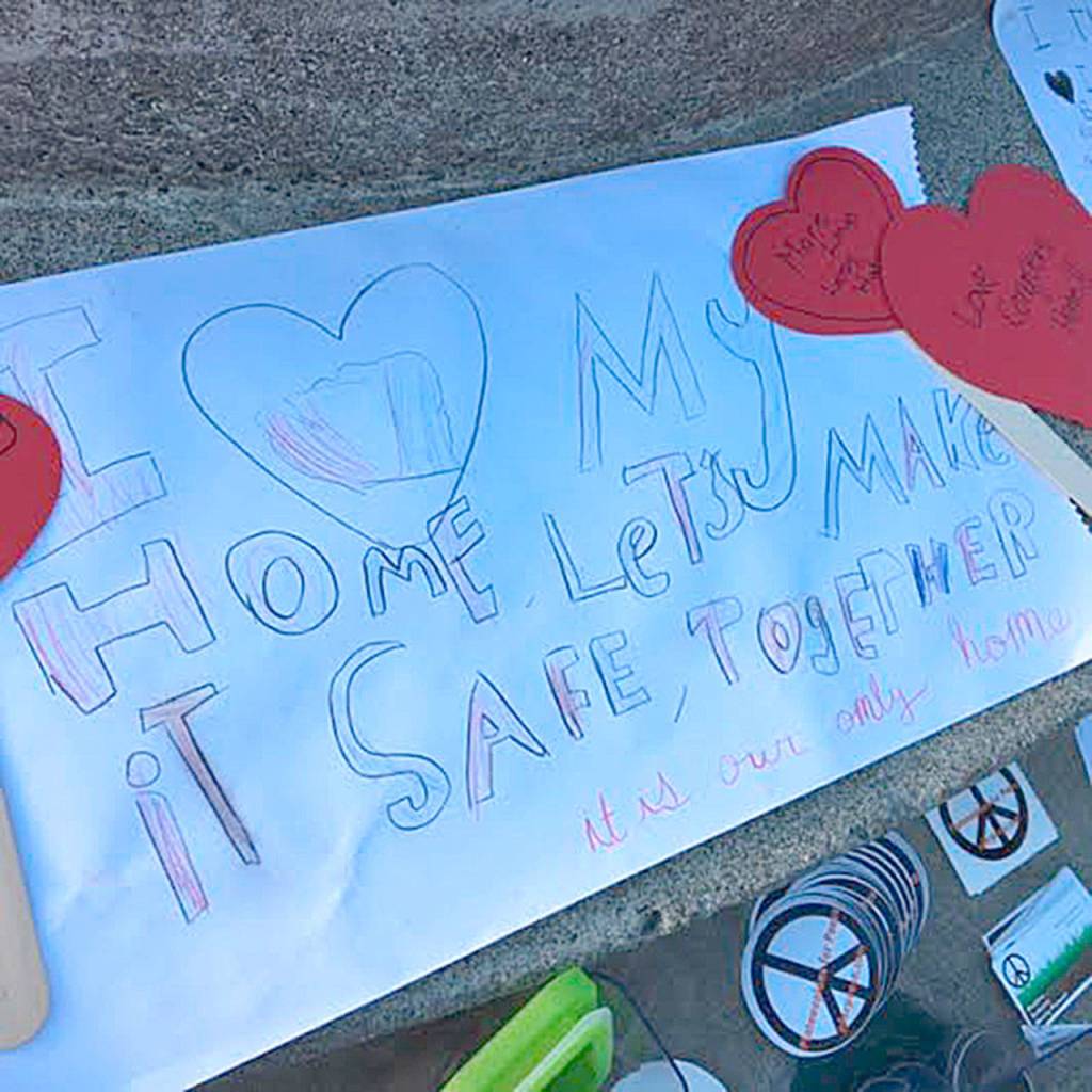 Eastside residents pay tribute to Charlottesville victims