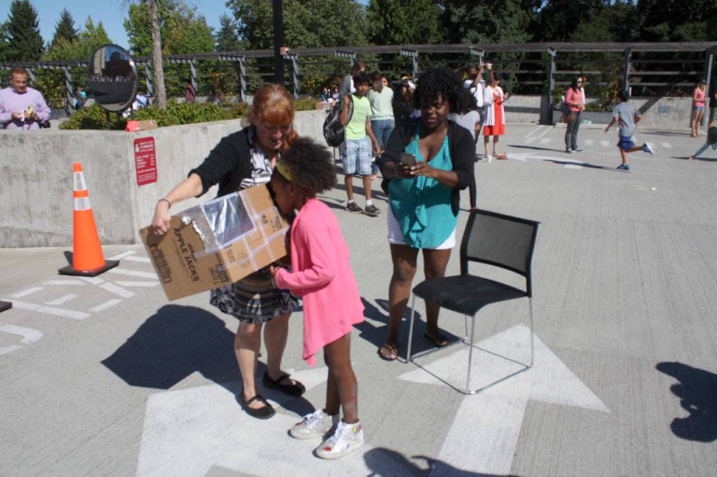 Hundreds view total solar eclipse in Downtown Bellevue | Photos