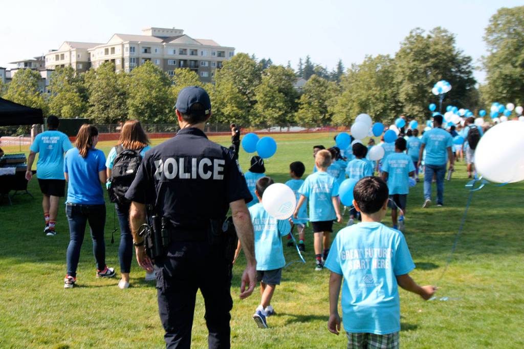 Hundreds show support for police during annual Boys and Girls Clubs of Bellevue parade