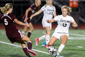 Islanders defeat Totems on soccer pitch