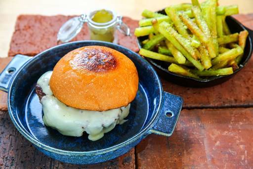 Burger Brawler: Chopped prime steak burgers + hand cut gravy fries + brews on tap Highlights: Burgers are a blend of short rib, brisket, chuck and dry-aged ribeye, topped with Italian Taleggio cheese |2 versions of gravy fries, 4 fries total using potatoes from Harvest Fresh | Other noted sandwiches include: Katsu Burger with Lan Roc Farms pork, Fishwich with battered Alaskan salmon belly | 24 beers on tap | Guinness infusion draft beer system | Full cocktail bar