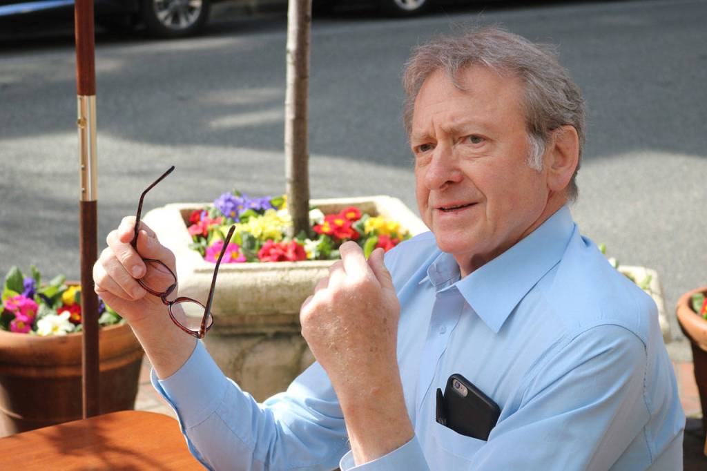 Bellevue Main Street in bloom