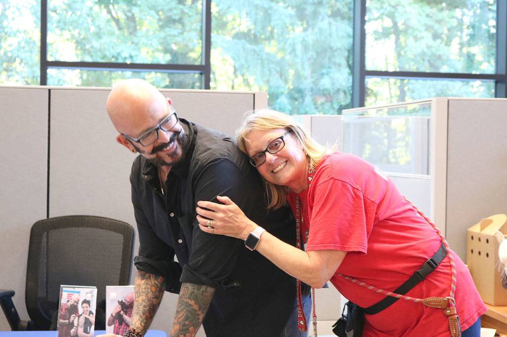 Jackson Galaxy, host of “My Cat from Hell” transfers 150 cats from California to shelters in Washington