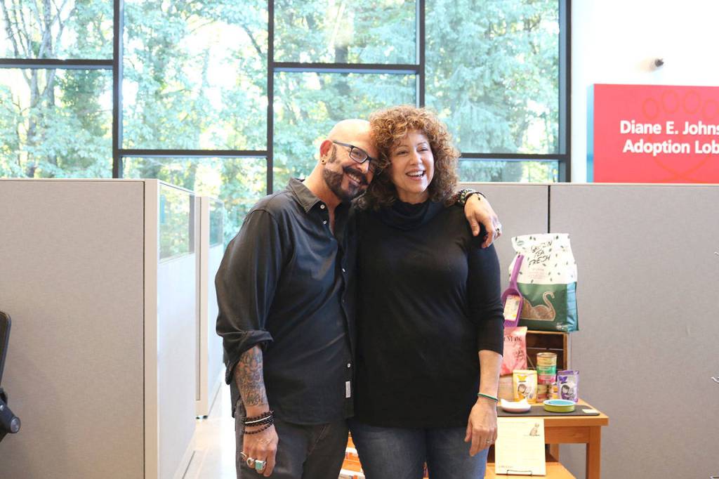 Jackson Galaxy, host of “My Cat from Hell” transfers 150 cats from California to shelters in Washington