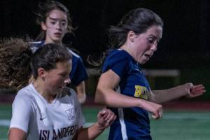 Bellevue scores late equalizer in draw against Mercer Island