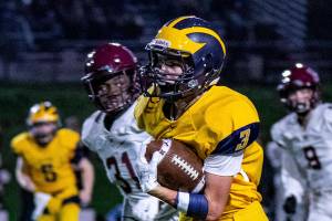 Bellevue finishes regular season with 53-14 victory over Mercer Island