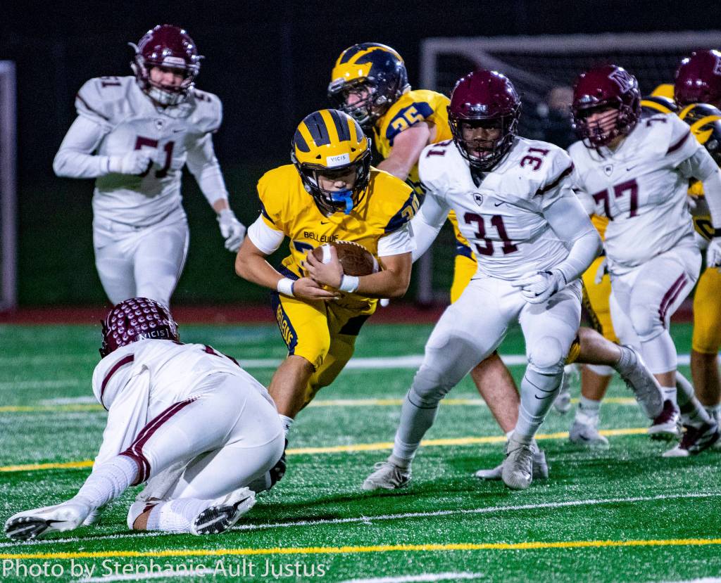 Bellevue running back William Wang (30) runs through the hole against Mercer Island on Nov. 1. Photo courtesy of Stephanie Ault Justus