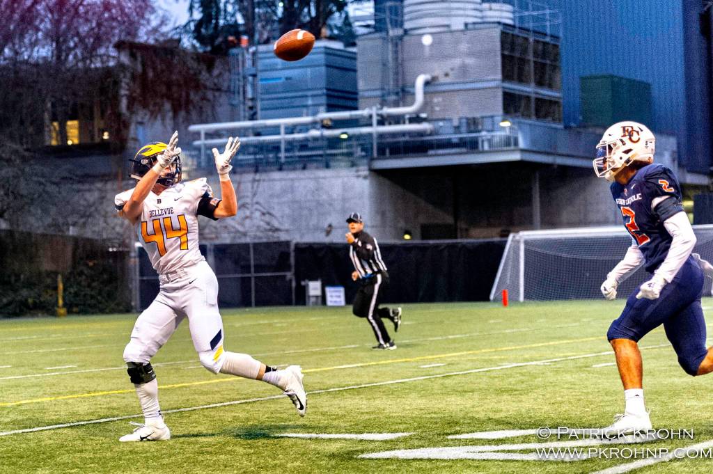 Bellevue tight end Tim Underwood catches a pass during a 50-21 loss to Eastside Catholic on Nov. 23. Photo courtesy of Patrick Krohn/Patrick Krohn Photography