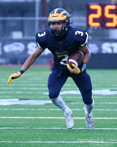 Bellevues Ishaan Daniels rips off one of his long runs. Photo courtesy of Stephanie Ault Justus