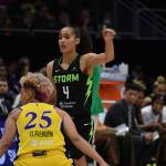 Skylar Diggins-Smith conducts the offense against the Sparks. Ben Ray / The Reporter