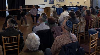 Dalia Ziada speaks while StandWithUs Northwest Executive Director Randy Kessler, a Mercer Island resident, sits next to her during Ziadas March 26 lecture at the Island Synagogue. Photo courtesy of Jennifer Adut